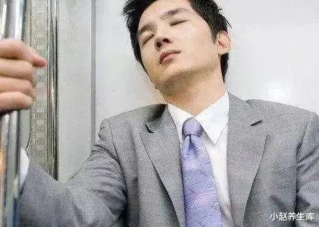 「肾衰竭」46岁男子,查出肾衰竭,提醒:身体出现4种表现,尽早查肾功能