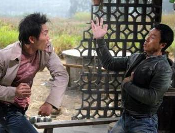 「邹兆龙」?邹兆龙，一拳你就肿了，你做什么武打演员？