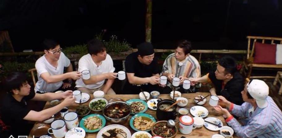 向往的生活|《向往的生活》导演组伙食怎么解决？看完这些镜头后，瞬间懂了！