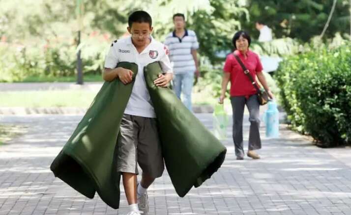 大学生|南方大学生返校后！推开门都快哭了？网友：南方水土太肥沃！