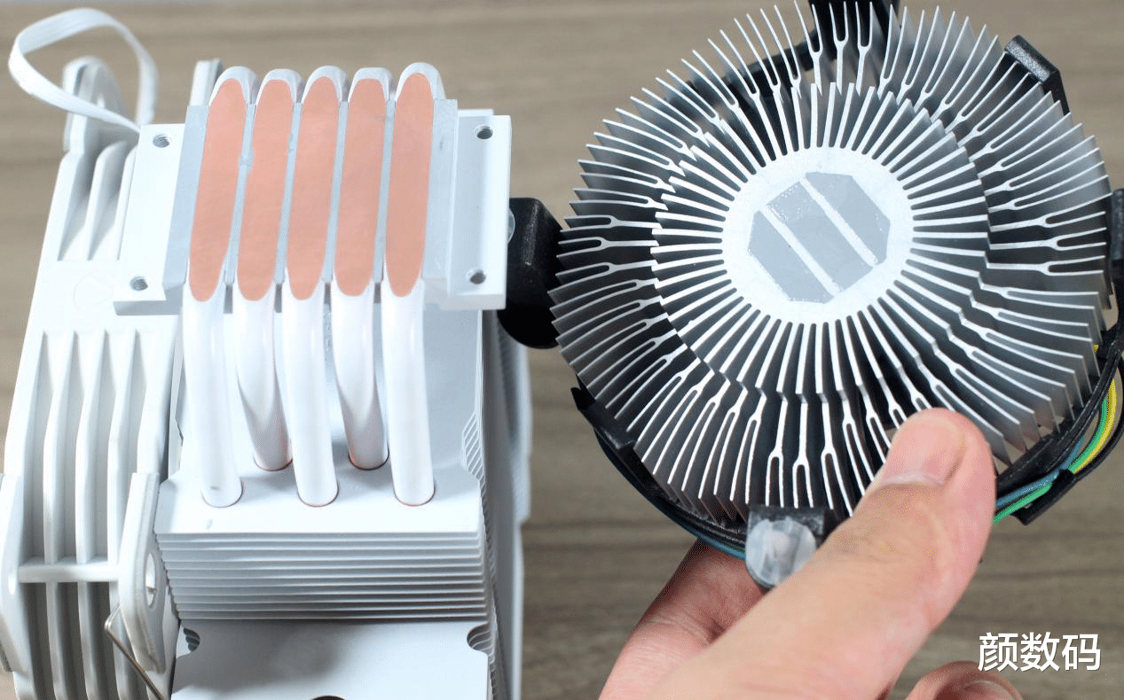|七年没变还缩水？十代酷睿原装风扇你敢用？我还是决定花钱升级了