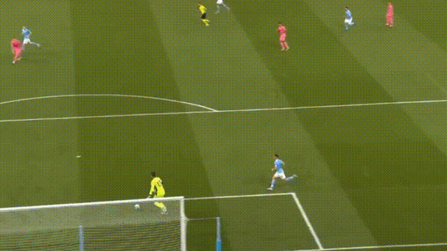 皇家马德里|瓦拉内低级失误送两大礼，曼城4-2皇马晋级，拉莫斯才是皇马大腿