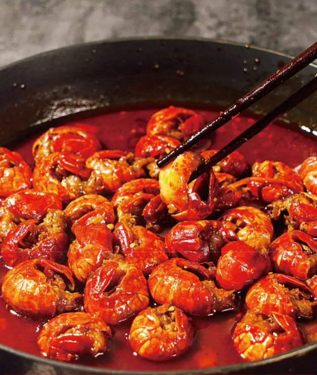 小龙虾▲小龙虾头里面的是“虾黄”还是“虾屎”？到底能不能吃？