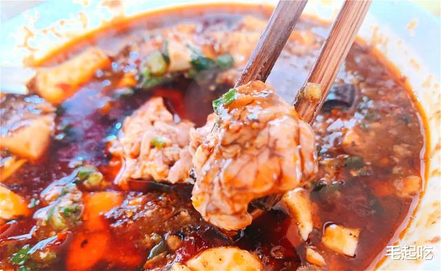 回锅肉▲炒了20年，三道拿手菜！没有招牌的苍蝇馆子，每天却是座无虚席