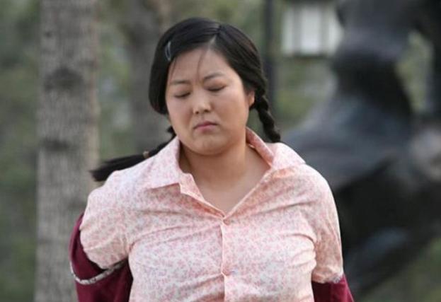 王茜华|50岁王茜华近照曝光,因病胖成200斤,为拍戏“整容百次”