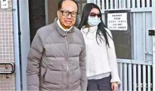 李嘉诚|李嘉诚长孙女，父亲身家9000亿，叔叔坐拥900亿，她却在管寺庙
