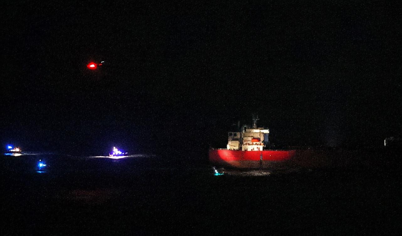英吉利海域一油輪遭偷渡者劫持，英特種部隊9分鐘奪船拘留7人-圖3