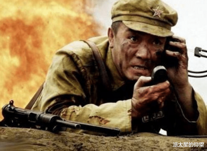 【发型】新版《亮剑》被抵制，怎么打都不乱的发型不算啥，护士的裙子堪比时装秀