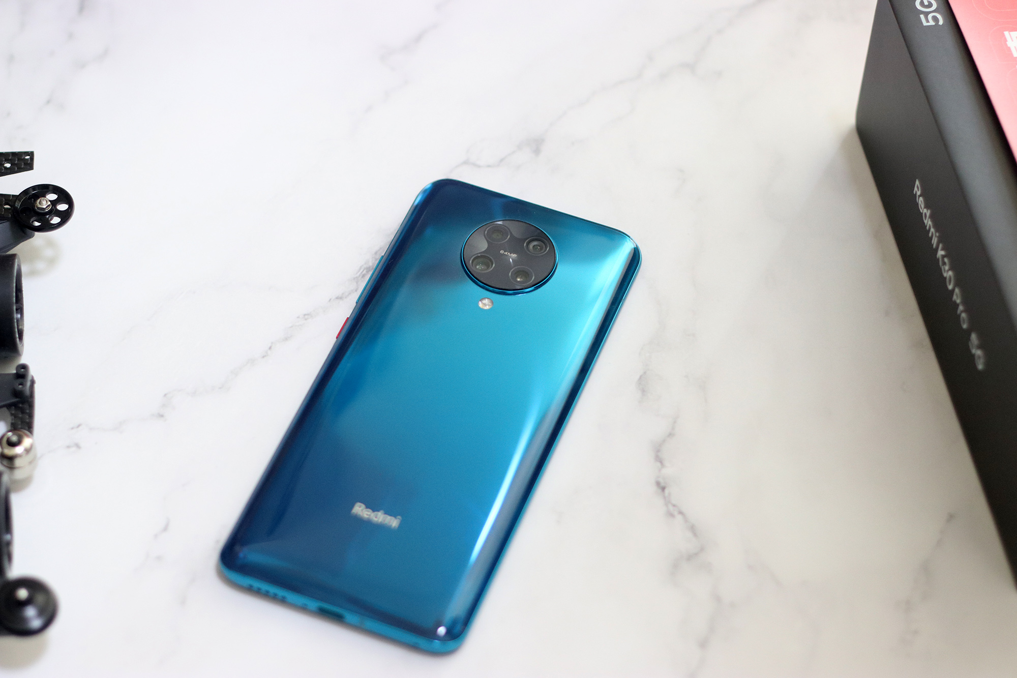 红米手机▲骁龙865、12+512GB,红米旗舰一次降1000,有去年尊享版那味了