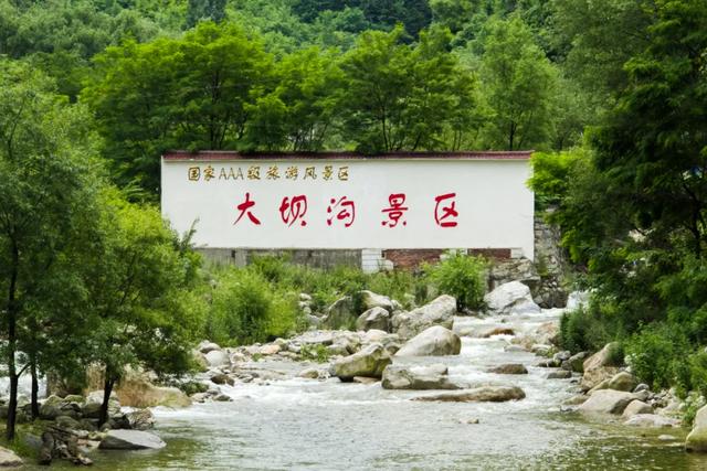 秦岭：秦岭沣峪大坝沟：是个好地方，有森林有高山瀑布，而且游客还不多