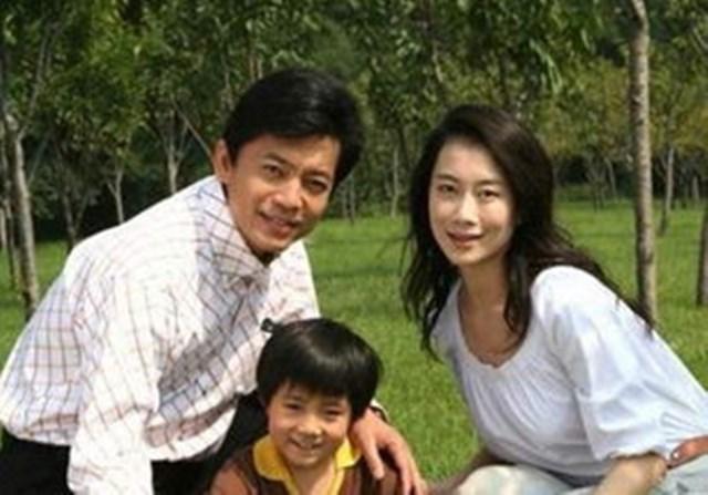 学霸|\人生赢家\何政军：娶小8岁娇妻，相爱30年生活幸福，女儿是学霸