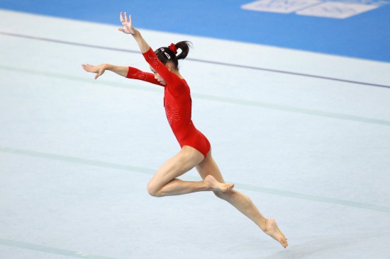 她是体操天才，9个月速成“双冠王”，19岁退役，二次发育成女神