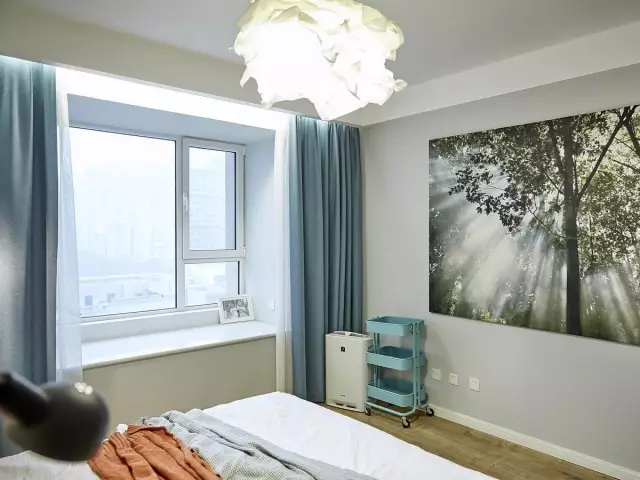 @卧室带飘窗，窗帘装在卧室内还是飘窗中？你选对了吗？