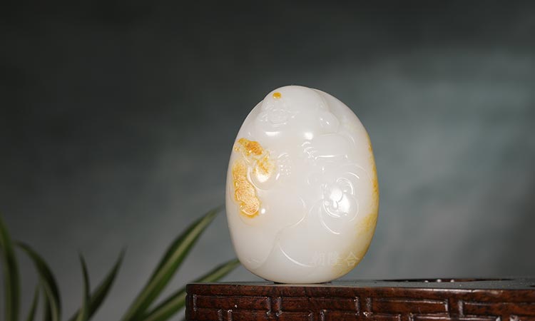 小品|玩和田玉，不论是大件还是小品，按照自己的喜好来玩就可以