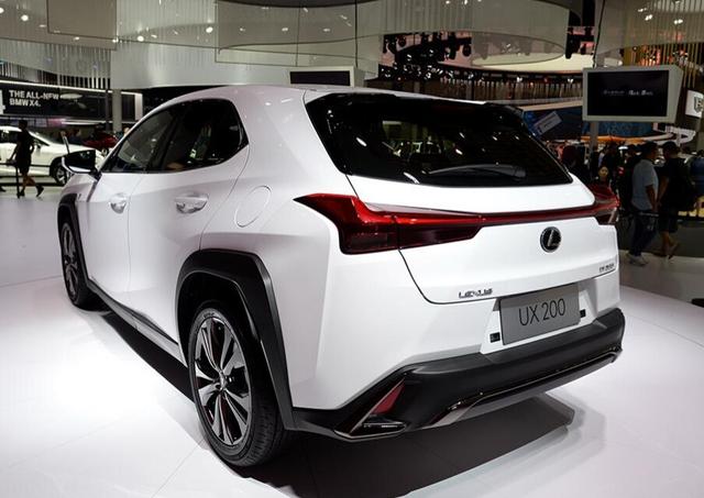 雷克萨斯ux|最便宜的雷克萨斯SUV：帅气不输宝马X1，耗仅6升，空间比Q3宽裕