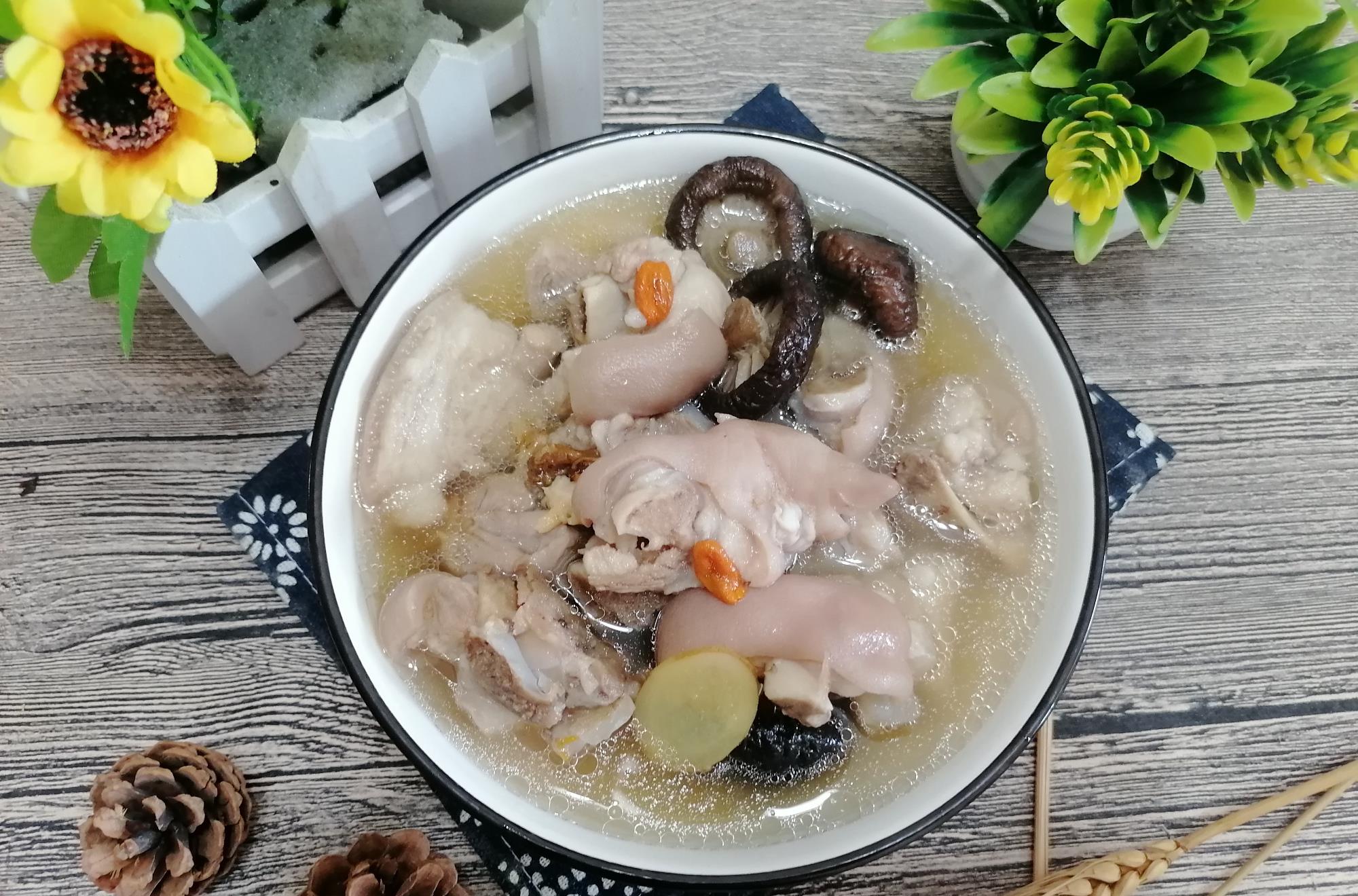 猪蹄|三伏天，三天两头买个它，35块钱1斤，再贵也要吃，常吃皮肤好！