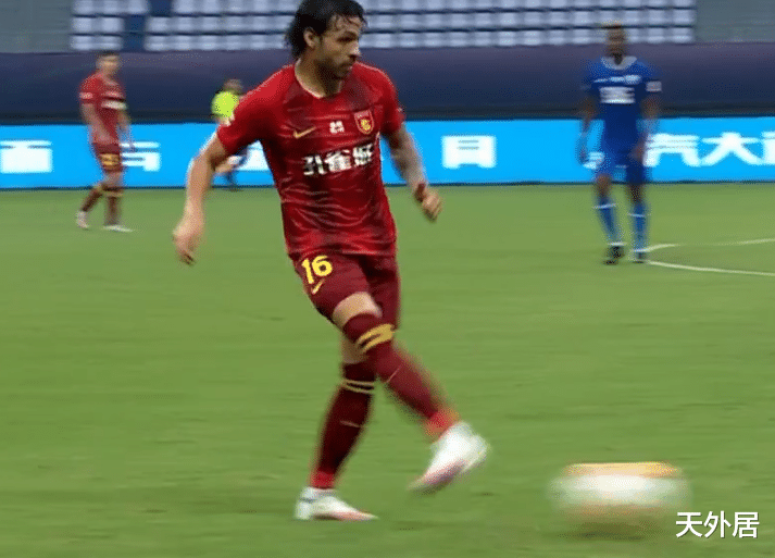 里卡多·高拉特|29岁高拉特被34岁穆里奇生吃!送绝妙助攻救赎,前恒大巨星真好用