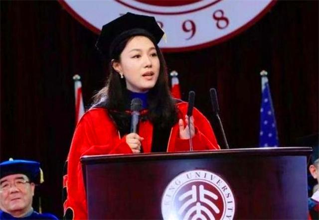 高校|北大美女教授史蛟：素颜上课座无虚席，如今33岁单身学生都着急
