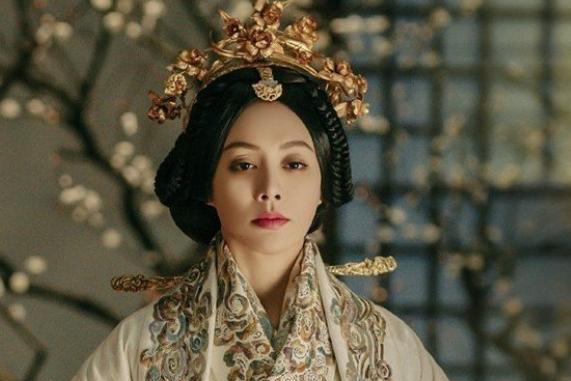 宁静|怼导演、剃光头，想在娱乐圈躺着挣钱的宁静，连姜文都说惹不起