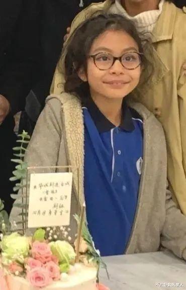 爸爸去哪儿|?《爸爸去哪儿》夏天近照大变样，脸型变圆下巴不精致，眼睛无神