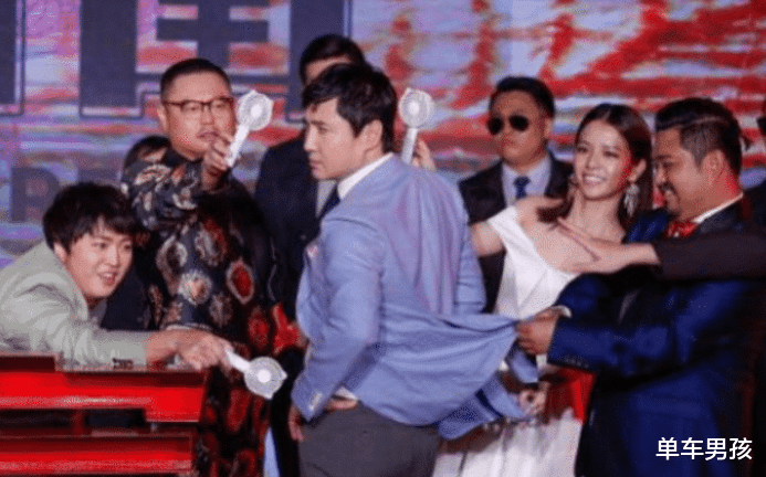 娱乐圈|她将弟弟“硬拉”进娱乐圈，如今弟弟世人皆知，姐姐却不温不火！