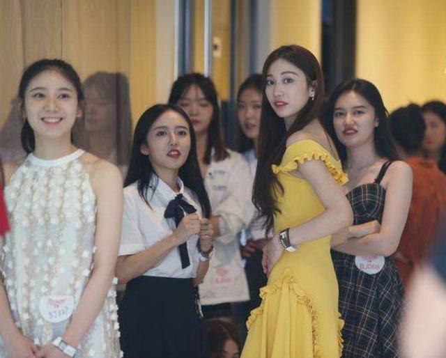 大学|大一新生开学，学长多半会抢着帮这4类学生拿行李，快看你中了没