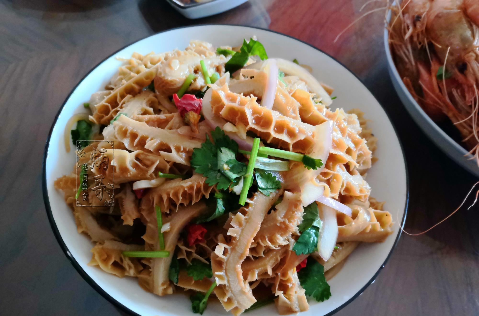 羊肉|表妹晒待客晚餐，网友：南方人真舍得吃，这餐饭没七八百下不来吧