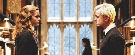 「艾玛·沃特森」令人羡慕的友谊！《哈利·波特》艾玛·沃特森，与汤姆·菲尔顿