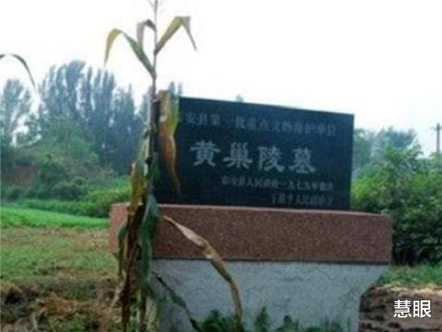 「黄巢」逃亡路上，妇人抱着大孩子，却让幼子走路，一道士见后：必有蹊跷！