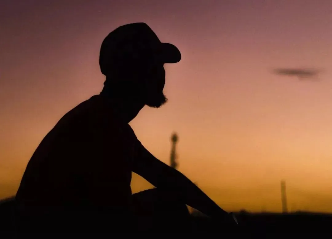 【】在单位一个人开始变“老”的三种迹象