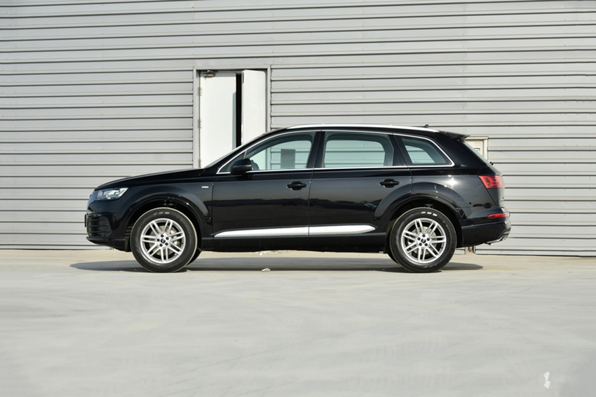 「奥迪Q7」连跌23.6万！廉价到普拉多害怕，当年比路虎火爆，现成打折王没人欣赏