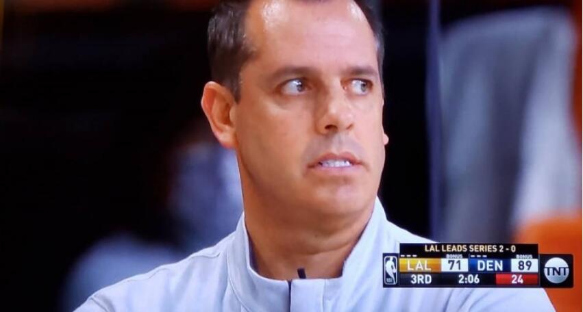 安东尼·戴维斯|逆转失败后，詹姆斯批评全队，沃格尔提出要求，浓眉哥克星出现了