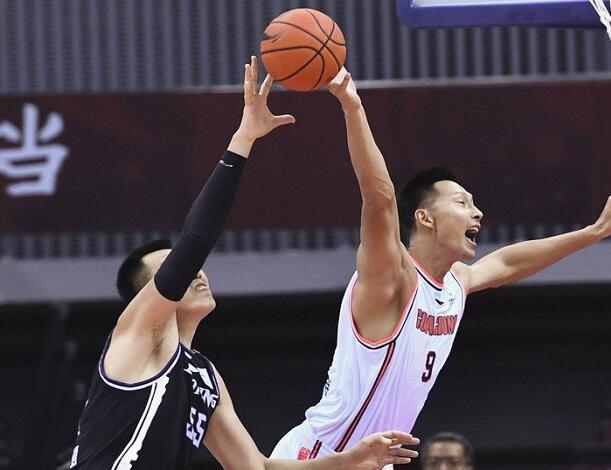 广东男篮|开门红！总决赛火药味十足，杜峰再爆金句，2米13中锋遭驱逐+禁赛