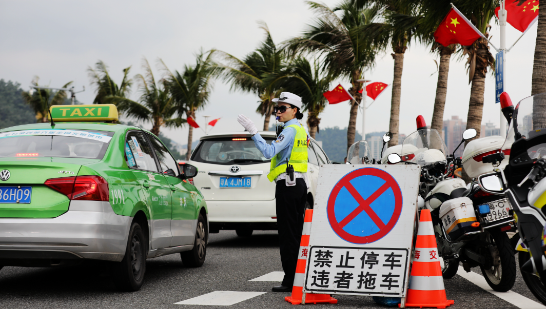珠海交警|破纪录！两天已有110万辆车进出珠海！昨上百司机走错道被扣6分！