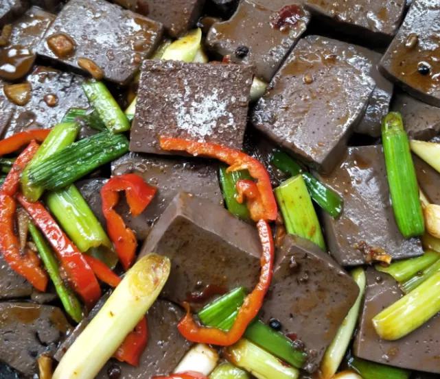 肝脏■5月宁可肉不吃，也要吃此菜，对肝脏特别好，排出毒素护肝又补血