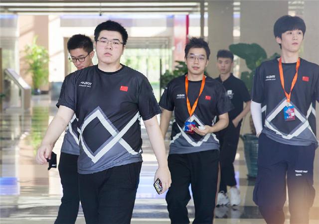 韦神|带你们淋一场金色的雨，韦神实现了他的承诺，夺冠后聊天记录曝光