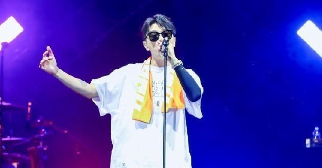 [嘻哈音乐]嘻哈音乐逐渐走向主流，rapper撑起各大音乐节台面