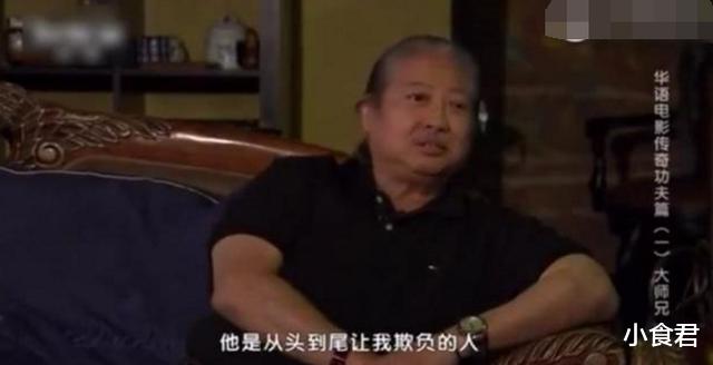 成龙|成龙：我当年被50人拿刀追着砍，只有1人留下来帮我，这辈子任他欺负！