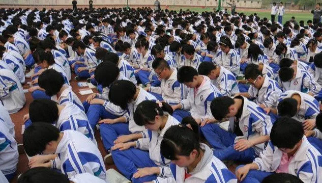 应届生：2020年高考复读生增加，多地开始干预，应届生：早该这样了