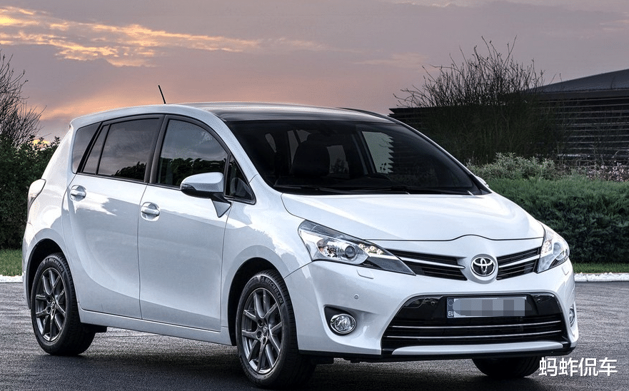 『丰田』丰田爆发了!高颜值旅行车亮相,大7座自带“双人床”,要啥杰德