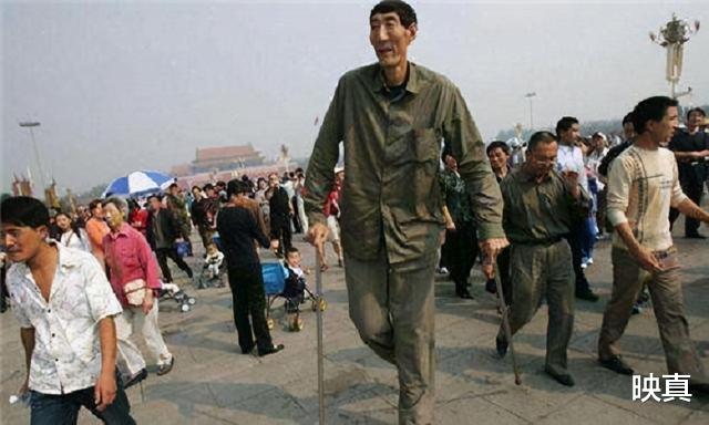 映真|56岁“巨人”娶小20岁女孩，不听医生建议坚持要孩子，如今怎样？