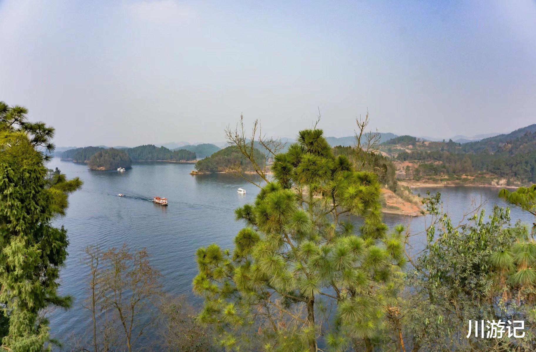 「成都」距离成都68公里的一片“海”，有90多座岛屿，为4A景区免费游玩