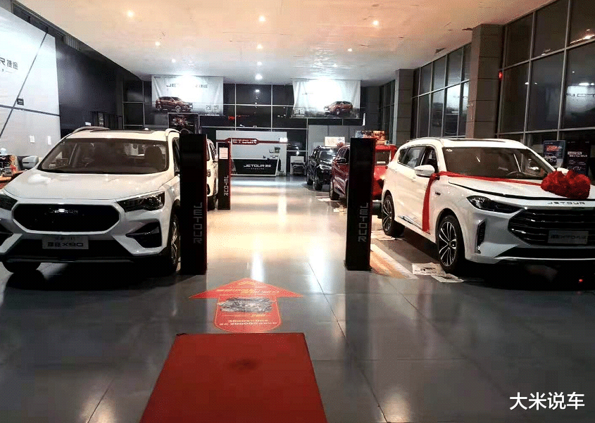 奇瑞|实拍：奇瑞又出豪华新车，X70 PLUS中型SUV，才7万多