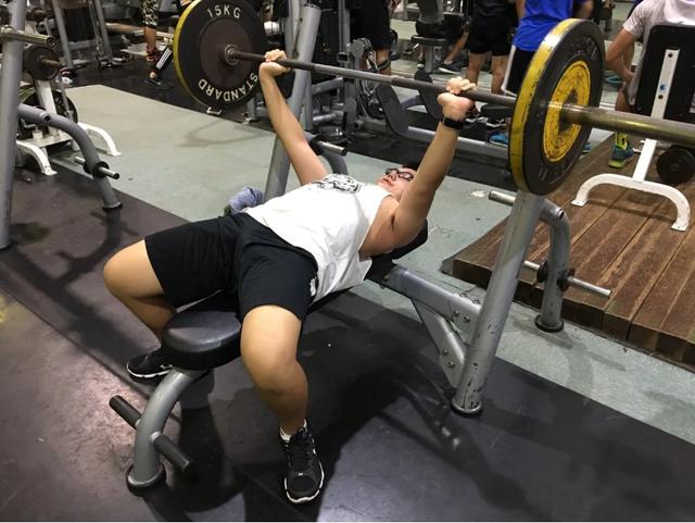 健身|「健身」让热爱篮球的秉亨,走上了「健美」之路!