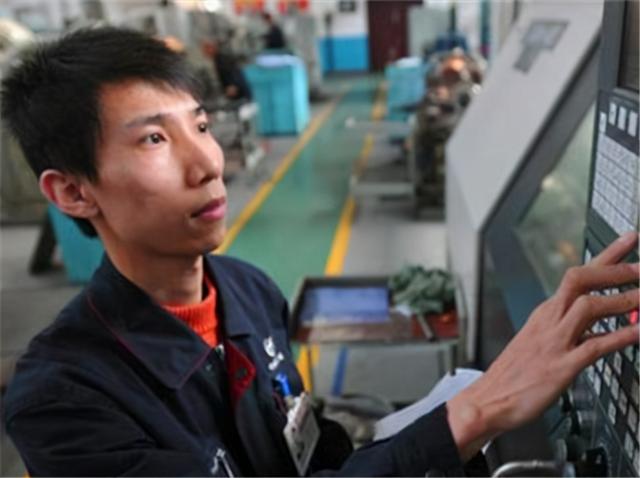 臆说古史|技校小伙攻克西方绝密技术，如今日薪能买一辆车，受到国家重用