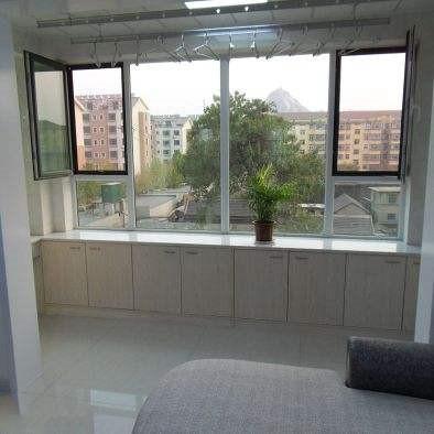 『老年小妙招』阳台柜不一定非要装两头，棚顶中间都能装，而且设计新颖收纳翻倍