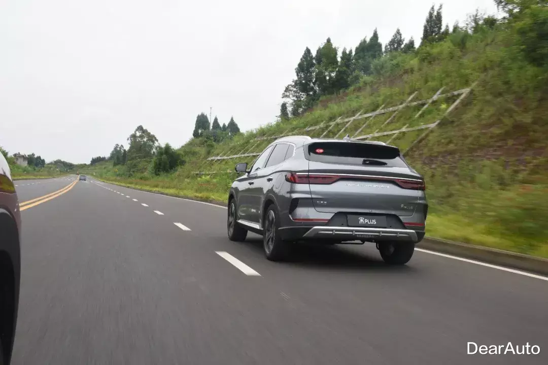 宋plus|宋PLUS:十来万的价格,三四十万的豪车品质?俗了