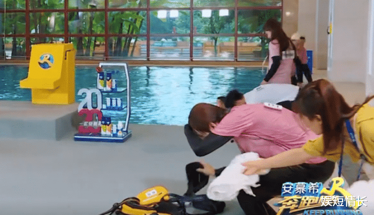 #奔跑吧兄弟#《奔跑吧》偶像包袱最重的嘉宾，落水后捂着头找帽子，助理都慌了