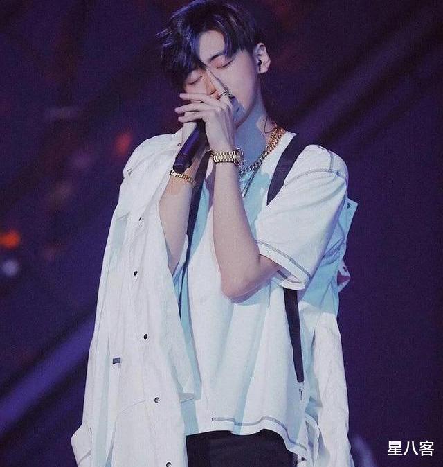 「刘亦菲」杨超越爆料哇唧唧哇工资低，按时发放五险一金的养老公司不多见了