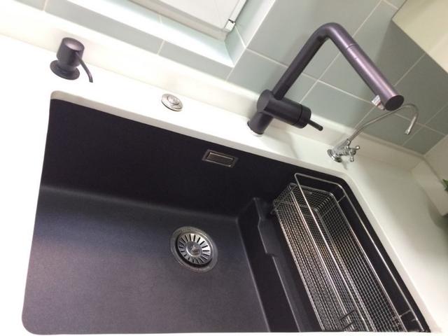 相比国内的,日本水槽上的小设计,让水槽好用好几倍